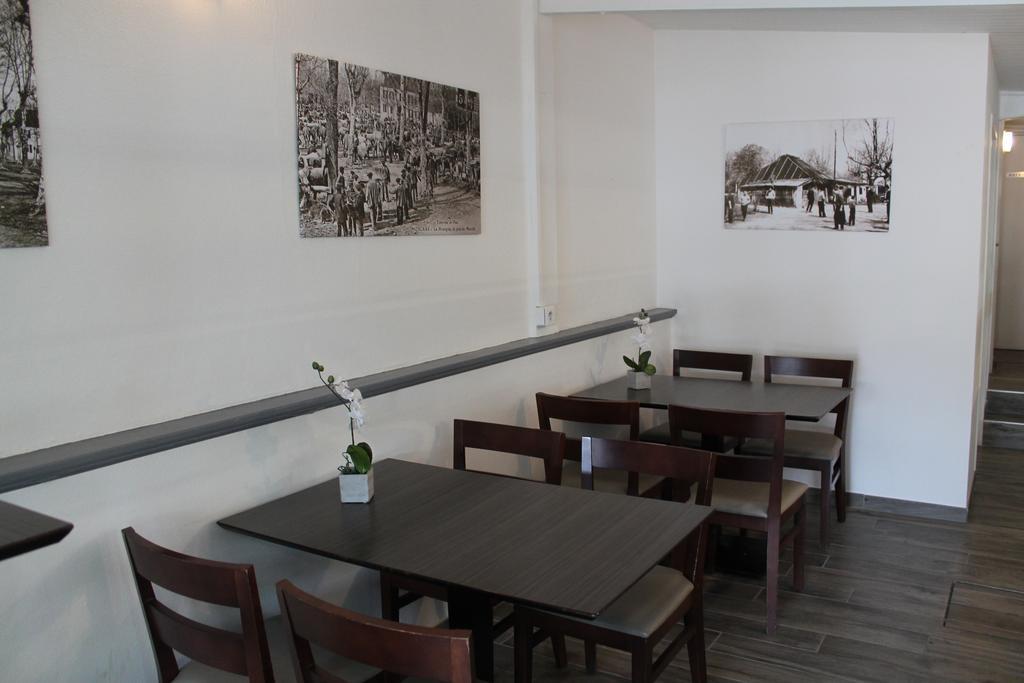 La Hourquie Cafe Hotel Morlaas Eksteriør billede