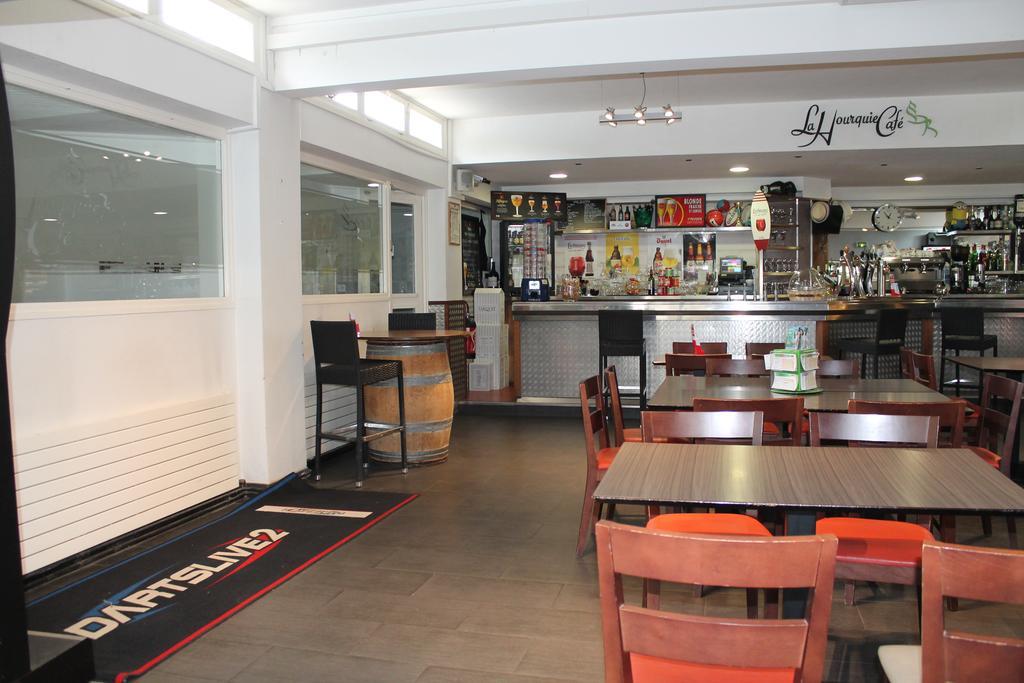 La Hourquie Cafe Hotel Morlaas Eksteriør billede