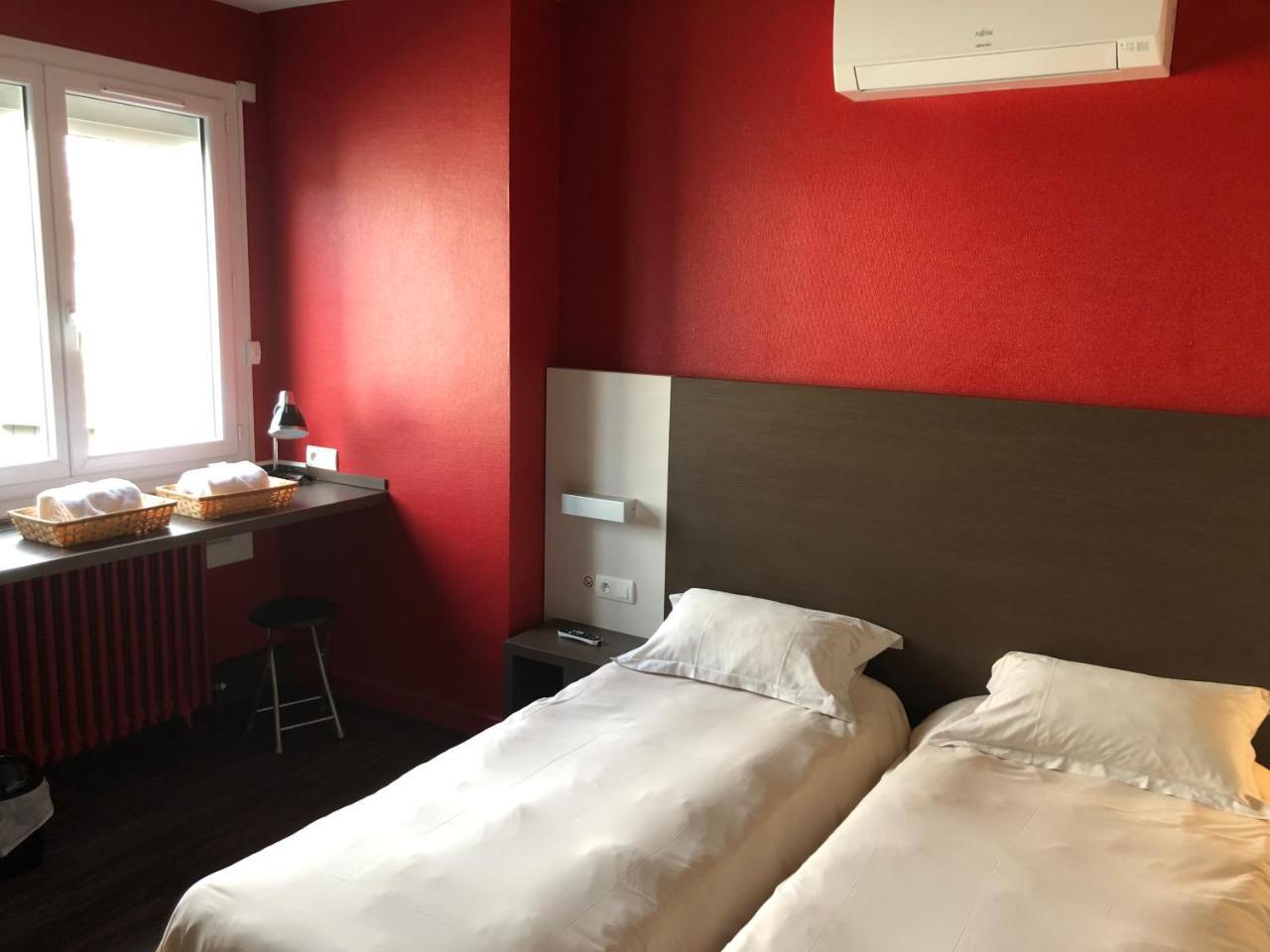 La Hourquie Cafe Hotel Morlaas Eksteriør billede
