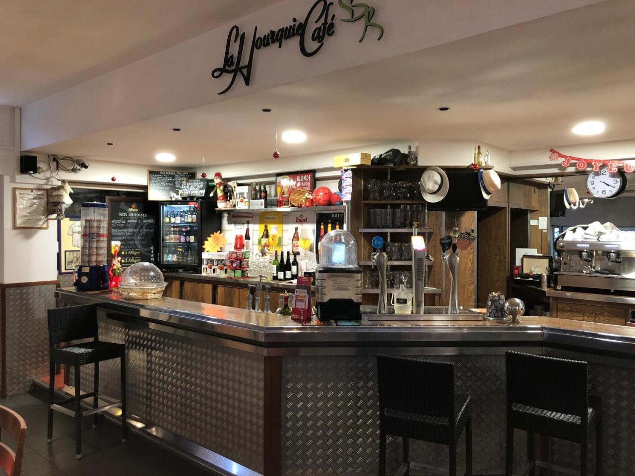La Hourquie Cafe Hotel Morlaas Eksteriør billede